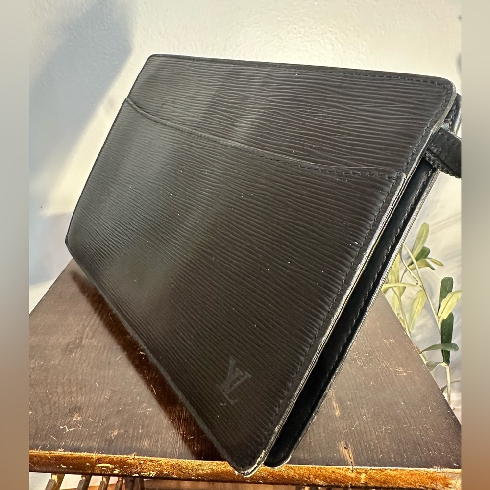 Louis Vuitton black epi clutch see photos for wear and condition - Picture 2 of 12